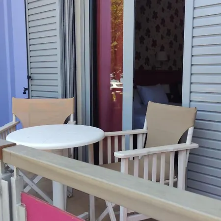 Apartman Okeania Seafront In Kaména Vúrla