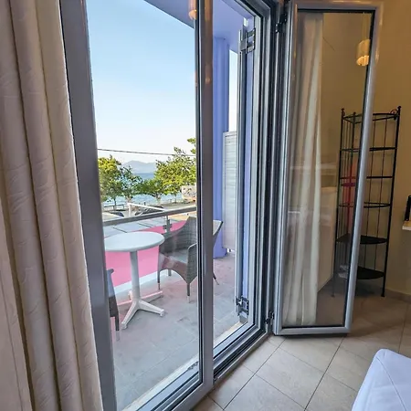 Okeania Seafront In Apartman Kaména Vúrla