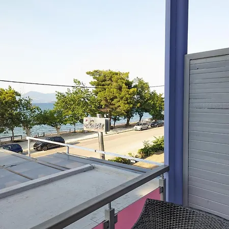 Okeania Seafront In Kaména Vúrla