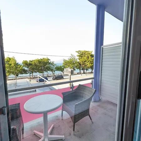 Apartman Okeania Seafront In *