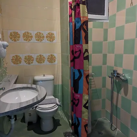 Okeania Seafront In Kaména Vúrla