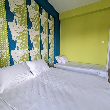 Okeania Seafront In Kaména Vúrla