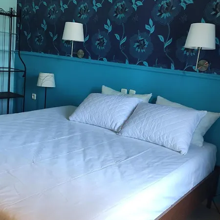 Apartman Okeania Seafront In Kaména Vúrla