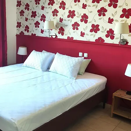 Okeania Seafront In Kamena Vourla