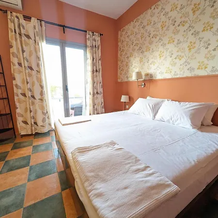 Okeania Seafront In Appartement Kamena Vourla