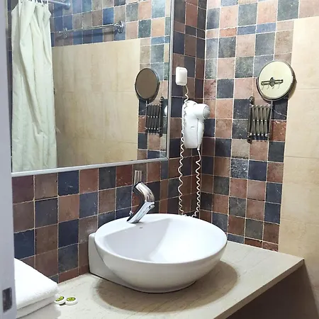 Okeania Seafront In Apartament Kamena Wurla