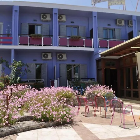 ωκεανία Καμένα Βούρλα